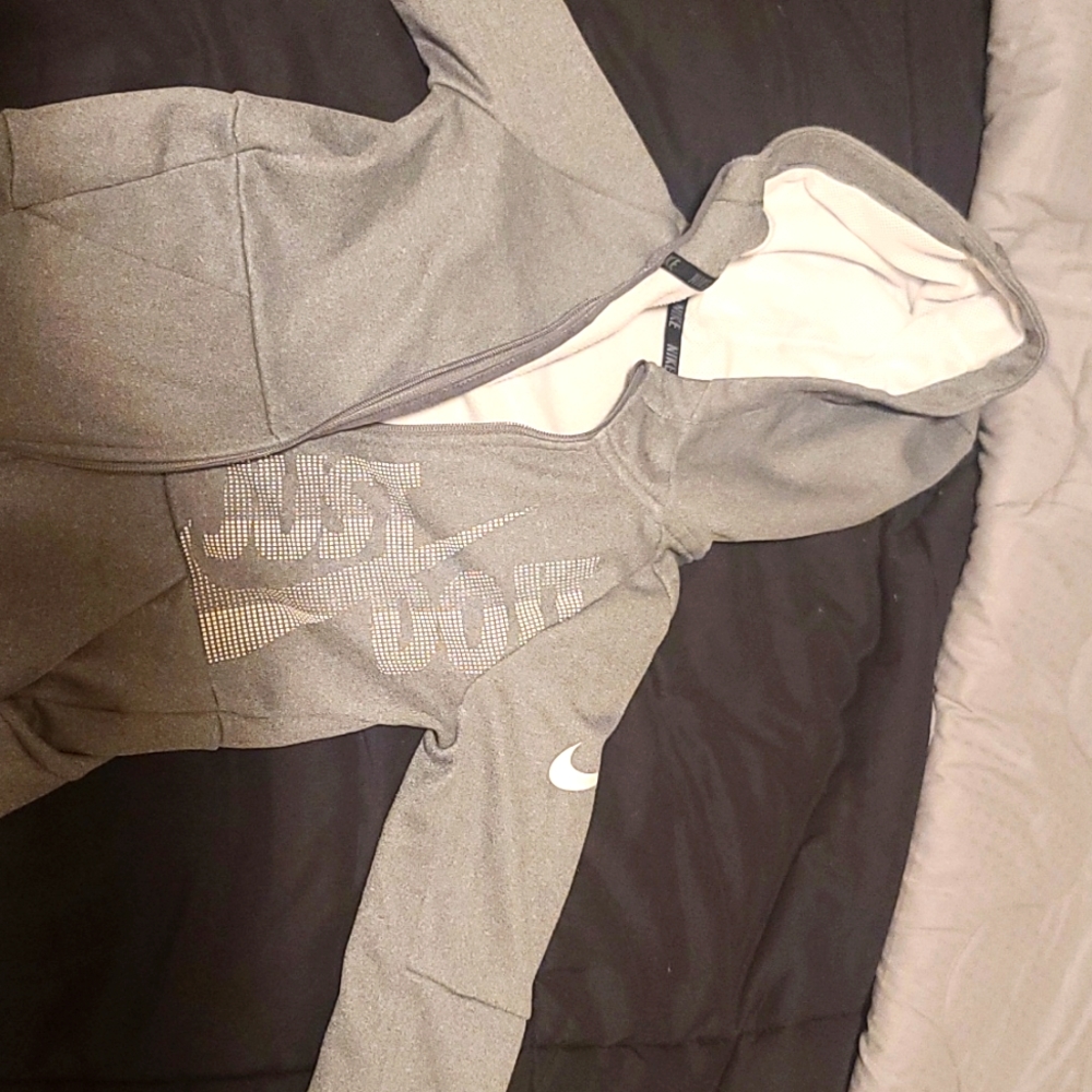 Size 6 boys NIKE zip up sweater